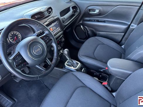 Used 2019 Jeep Renegade Altitude w/ Quick Order Package 2XM FWD image 10