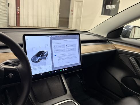 Used 2023 Tesla Model 3 Standard Range image 8