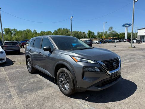 Used 2023 Nissan Rogue S AWD/4WD image 2