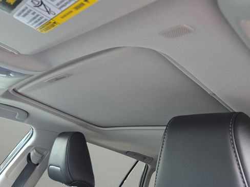 Used 2023 Toyota RAV4 XLE Premium image 11