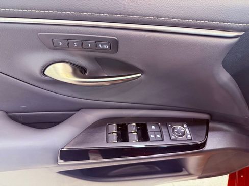 Certified 2024 Lexus ES 350 w/ Premium Package image 18