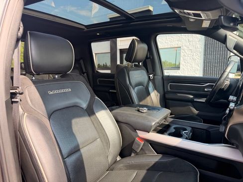 Used 2019 RAM 1500 Laramie AWD/4WD image 32