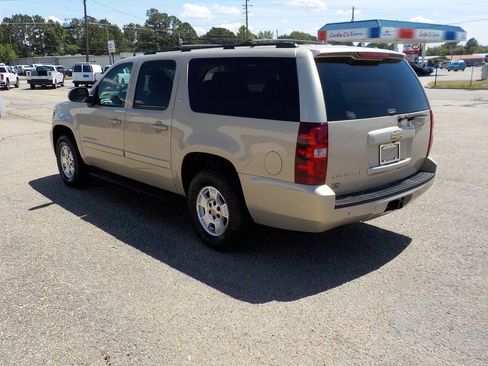 Used 2009 Chevrolet Suburban LT w/ Luxury Package RWD image 3
