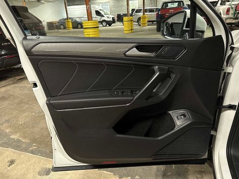 Used 2022 Volkswagen Tiguan SE image 31
