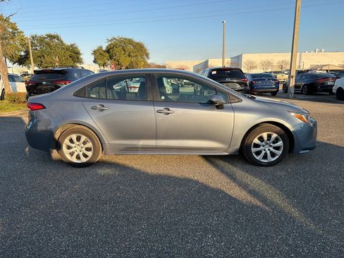 Used 2025 Toyota Corolla LE image 6