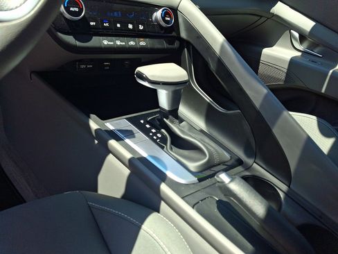 Certified 2024 Hyundai Elantra SEL FWD image 15