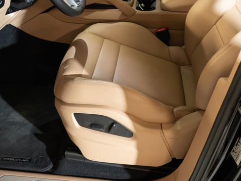 Certified 2022 Porsche Cayenne AWD/4WD image 15