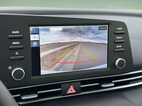 Used 2025 Hyundai Elantra Blue image 16