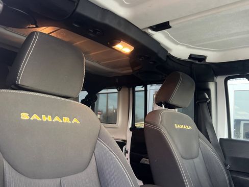 Used 2014 Jeep Wrangler Unlimited Sahara w/ Connectivity Group image 17