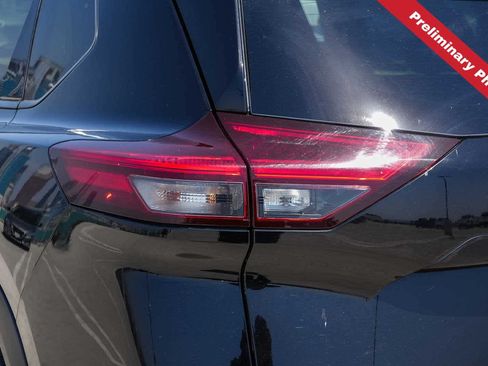 Used 2023 Nissan Rogue SV w/ SV Premium B Package FWD image 8