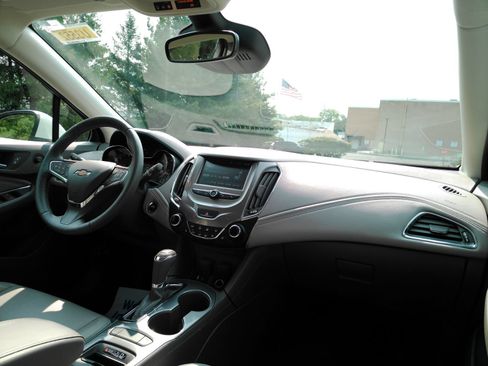 Certified 2017 Chevrolet Cruze Premier w/ Enhanced Convenience Package FWD image 16