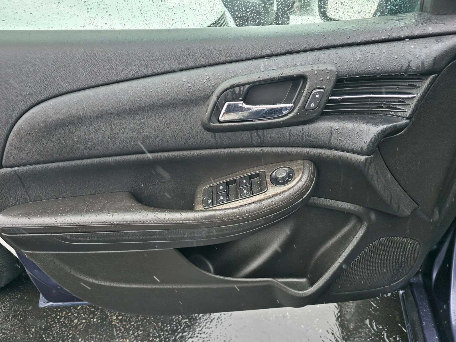 Used 2015 Chevrolet Malibu LT FWD image 19