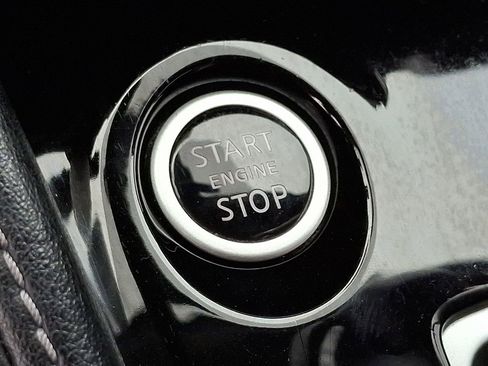 Certified 2020 Nissan Kicks SV image 25