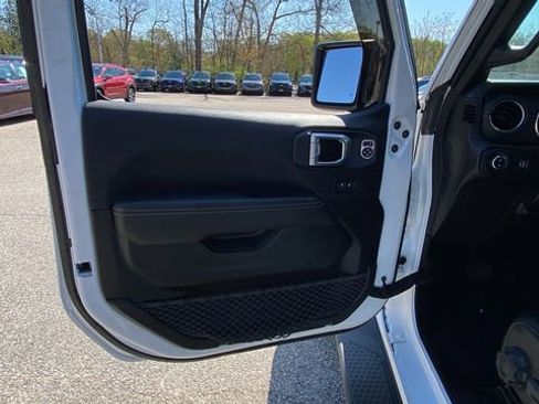 Used 2023 Jeep Gladiator Overland w/ Popular Equipment Package AWD/4WD image 17