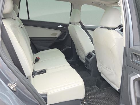 Used 2020 Volkswagen Tiguan SE image 21