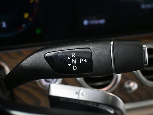 Used 2022 Mercedes-Benz E 350 Sedan image 16