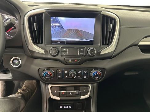 Used 2024 GMC Terrain SLT image 22