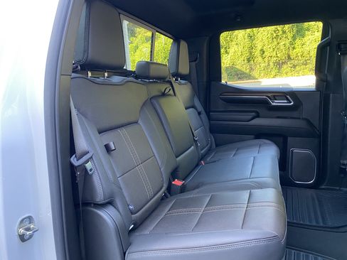 Used 2024 Chevrolet Silverado 1500 High Country w/ Technology Package AWD/4WD image 39
