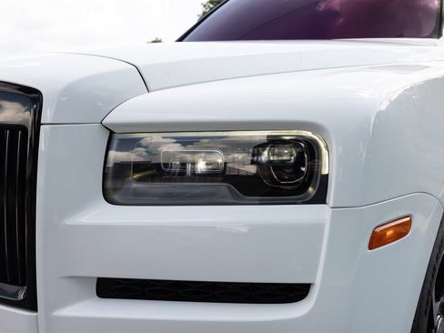 Certified 2022 Rolls-Royce Cullinan Black Badge w/ Dark Exterior Package AWD/4WD image 15