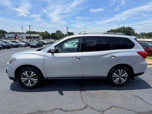 Used 2017 Nissan Pathfinder S FWD image 4