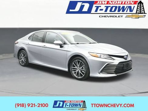 Used 2024 Toyota Camry XLE FWD image 1