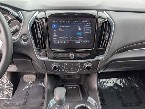 Used 2023 Chevrolet Traverse LT image 18