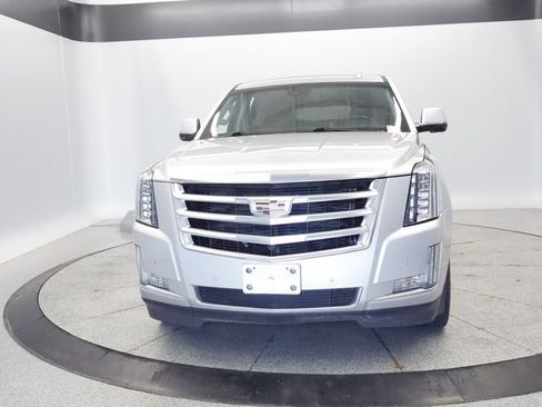 Used 2018 Cadillac Escalade Luxury AWD/4WD image 10