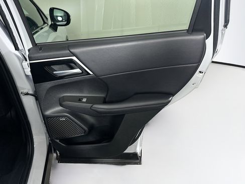 Used 2025 Mitsubishi Outlander SE FWD image 30