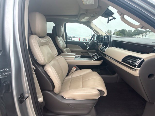 Used 2023 Lincoln Navigator L Reserve AWD/4WD image 25