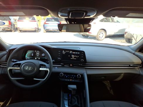 Certified 2025 Hyundai Elantra Blue w/ Cargo Package image 18