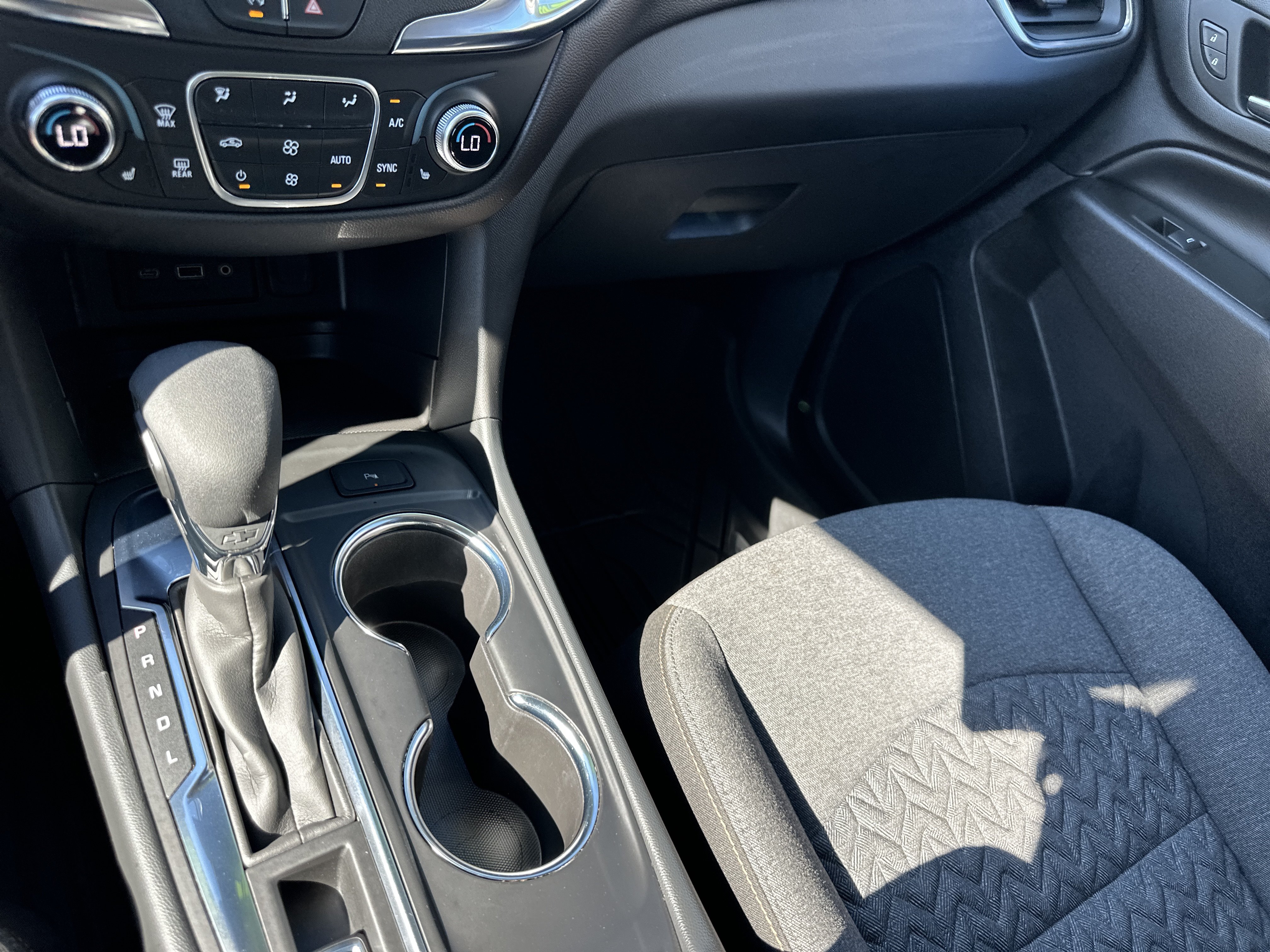 Used 2024 Chevrolet Equinox LT w/ LPO, Floor Liner Package FWD image 19