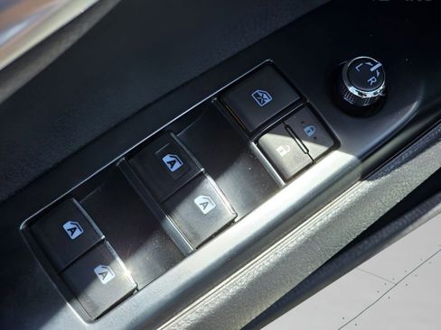 Used 2020 Toyota Camry XSE image 29