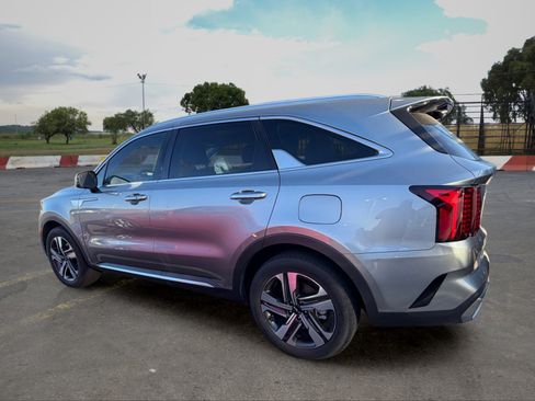 Certified 2023 Kia Sorento EX AWD/4WD image 4