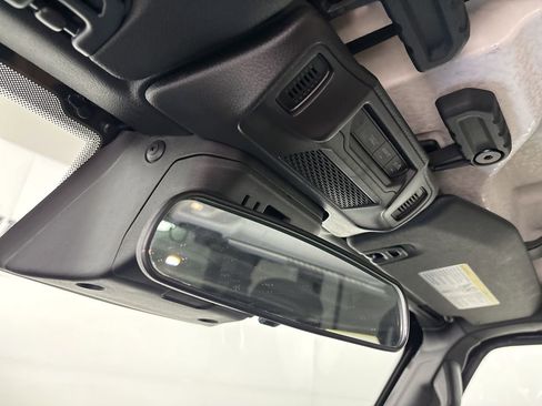 Used 2025 Jeep Wrangler Unlimited Sahara w/ Safety Group image 17