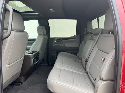 Used 2025 GMC Sierra 1500 SLT AWD/4WD image 21