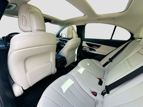 Used 2024 Mercedes-Benz E 350 4MATIC Sedan image 27