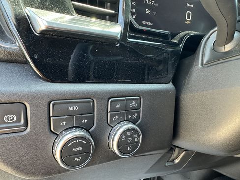Used 2026 GMC Sierra 1500 SLT AWD/4WD image 16