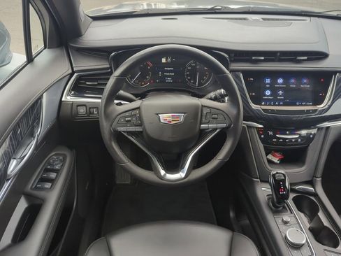 Used 2025 Cadillac XT6 Premium Luxury image 36