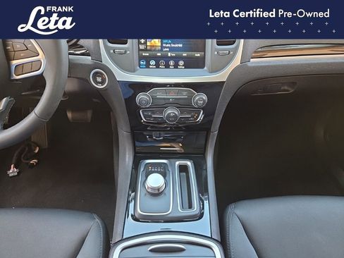 Used 2023 Chrysler 300 Touring w/ Sport Appearance Package image 17