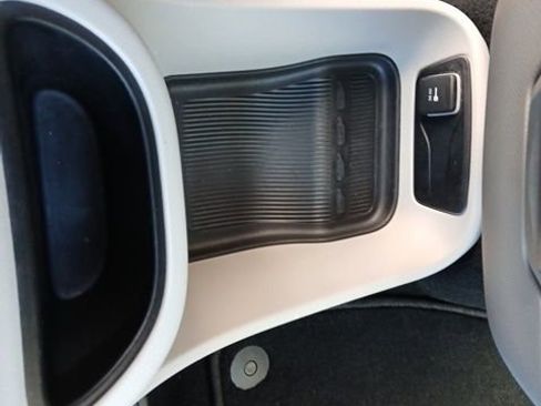 Used 2023 Chrysler Pacifica Touring-L image 40