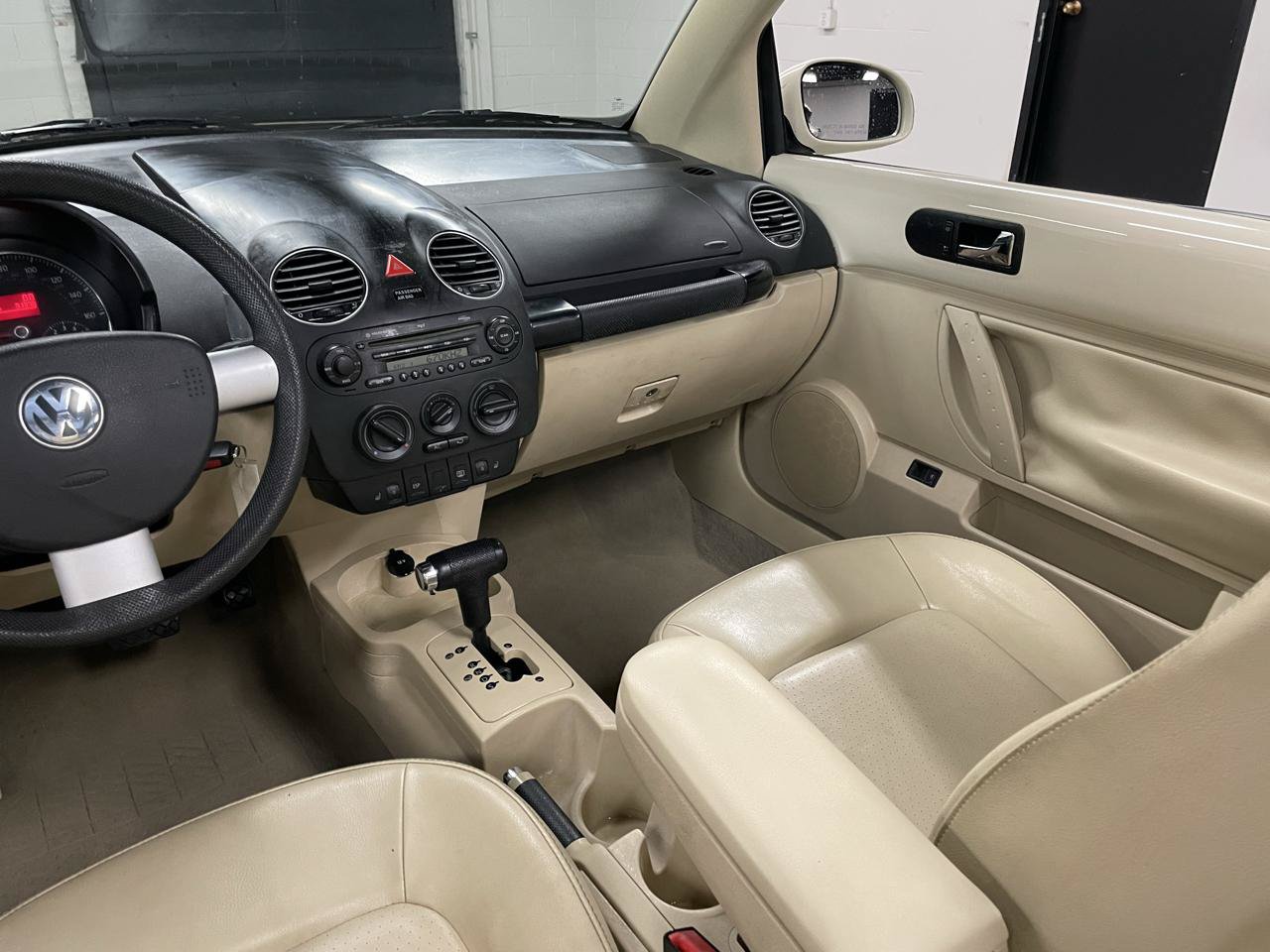 Used 2007 Volkswagen Beetle Convertible w/ Package 1 FWD image 18