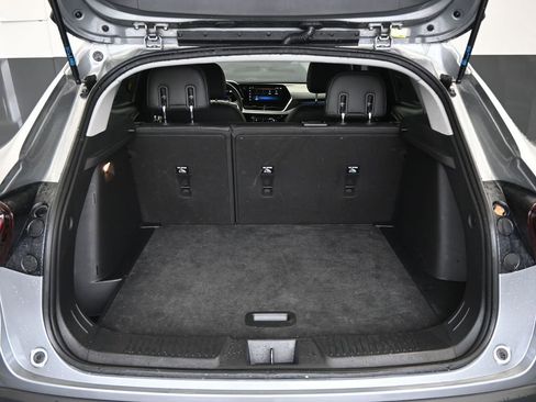 Used 2025 Chevrolet Trax LT w/ LT Convenience Package image 12