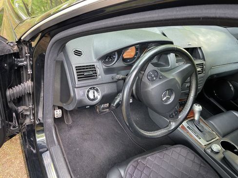 Used 2011 Mercedes-Benz C 300 Luxury image 36