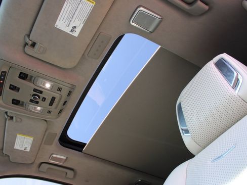 Used 2022 Cadillac Escalade ESV Premium Luxury Platinum image 29