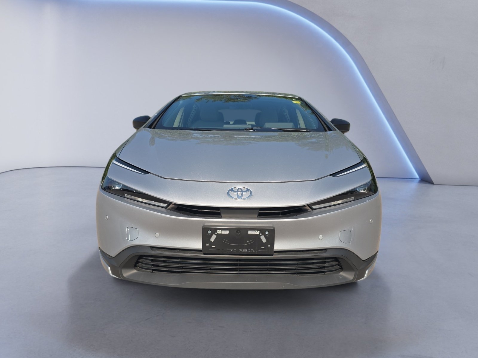 Used 2025 Toyota Prius LE FWD image 9
