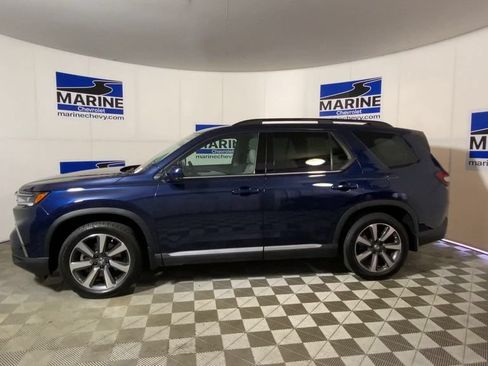 Used 2025 Honda Pilot Touring image 7