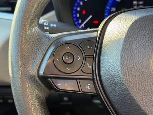 Used 2021 Toyota Corolla LE image 20