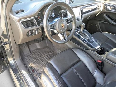Used 2018 Porsche Macan S image 9