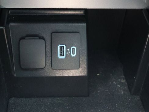 Used 2023 Ford Explorer XLT w/ Equipment Group 202A image 27