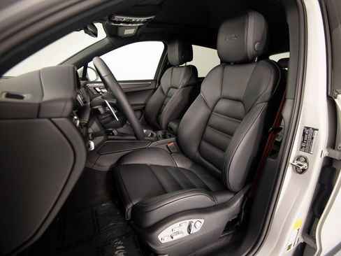 New 2026 Porsche Macan GTS image 5